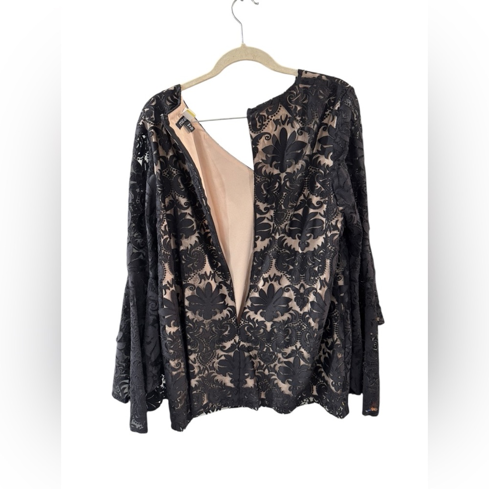 Roz & Ali Black Floral Lace Top - Picture 5 of 6